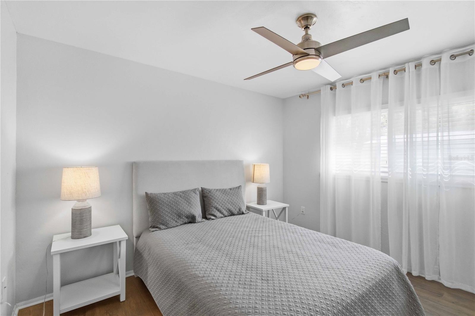 Listing photo id 30 for 2545 Browning Street