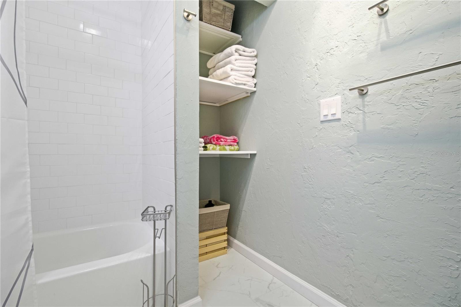 Listing photo id 32 for 2545 Browning Street