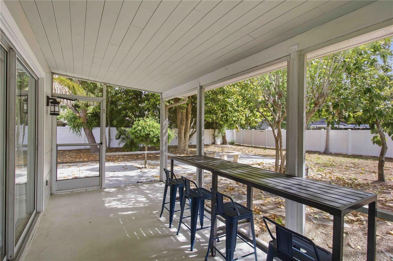 Listing photo id 34 for 2545 Browning Street