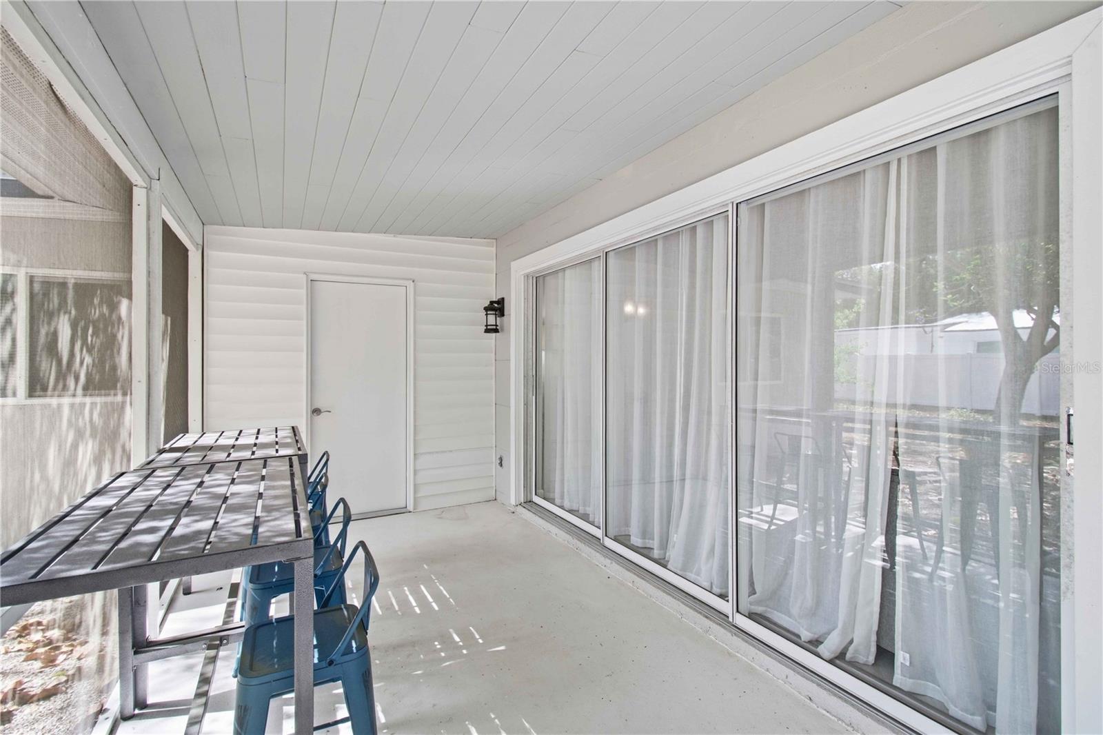 Listing photo id 35 for 2545 Browning Street