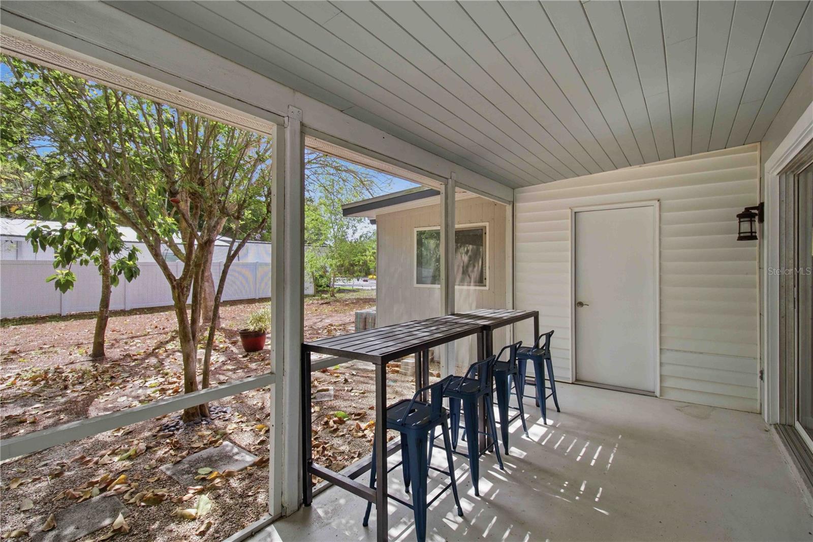 Listing photo id 36 for 2545 Browning Street