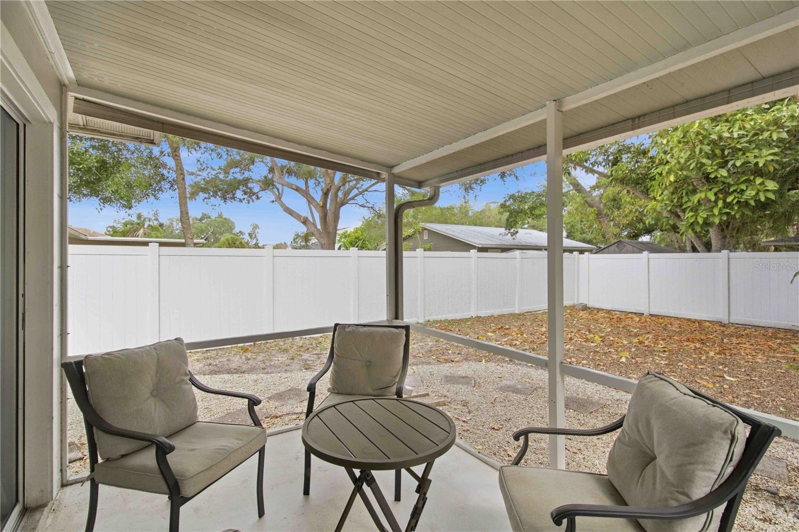 Listing photo id 37 for 2545 Browning Street