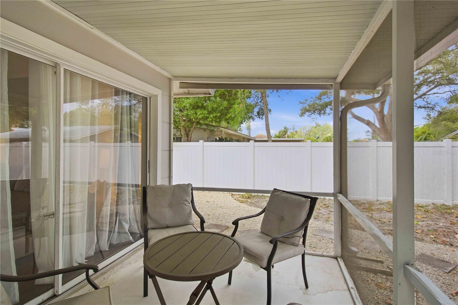 Listing photo id 38 for 2545 Browning Street