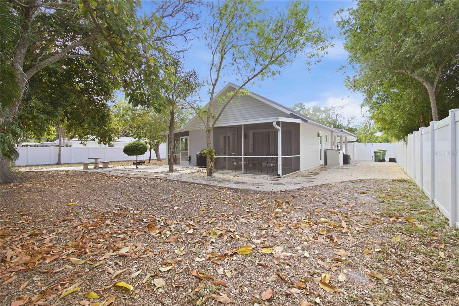 Listing photo id 41 for 2545 Browning Street