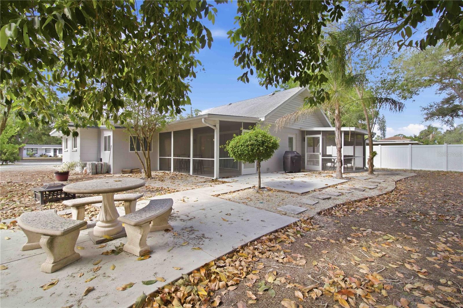 Listing photo id 43 for 2545 Browning Street