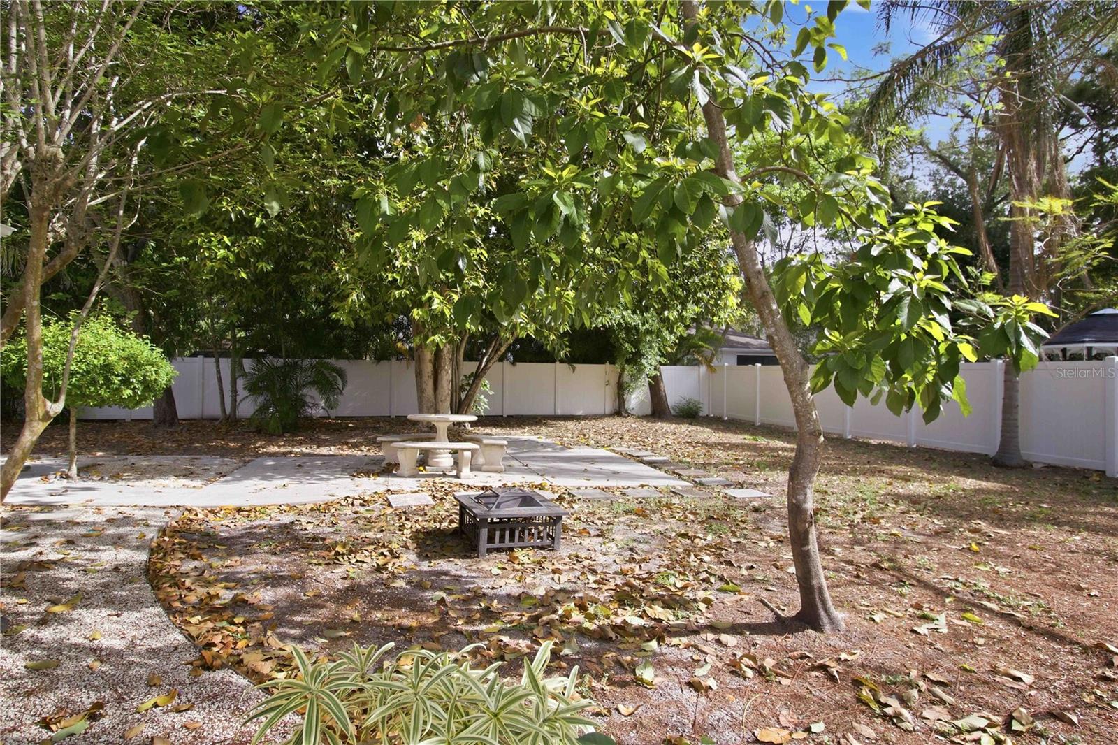 Listing photo id 45 for 2545 Browning Street