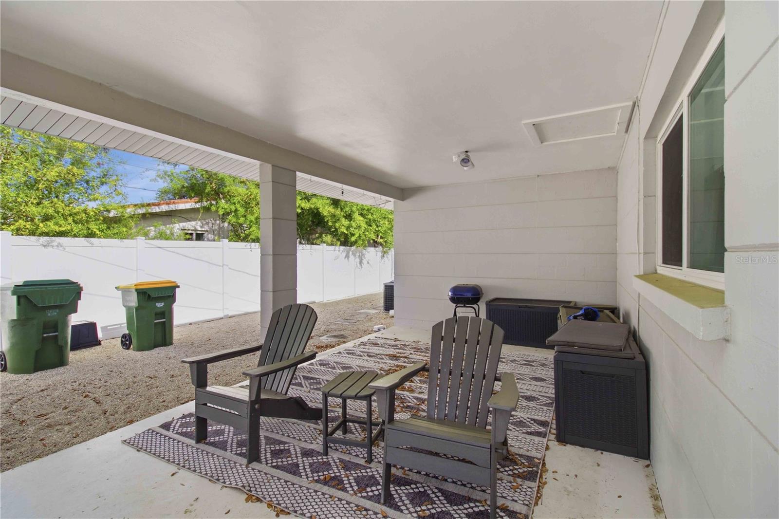 Listing photo id 5 for 2545 Browning Street