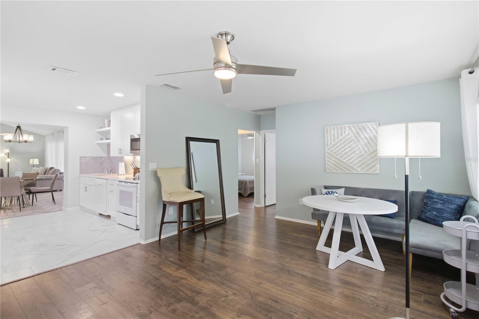 Listing photo id 6 for 2545 Browning Street