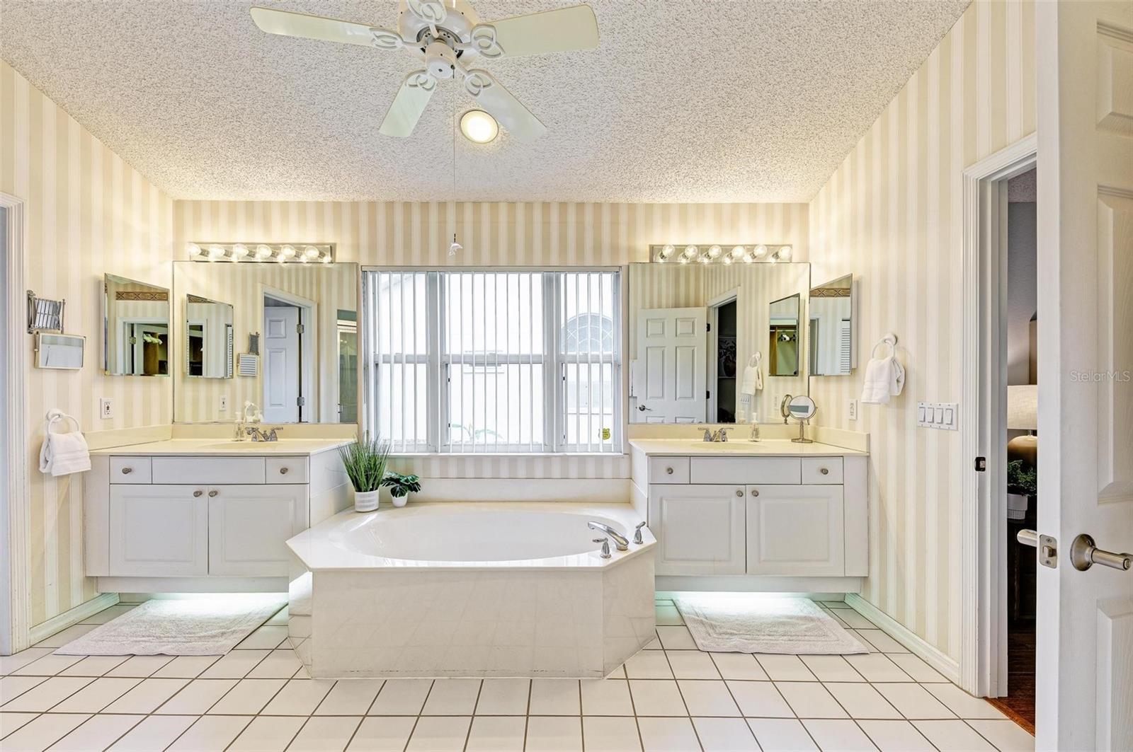 Image 31 of 68 For 4916 Linsey Court