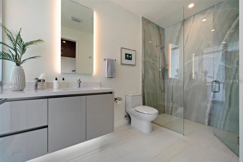 Image 22 of 54 For 111 Golden Gate Point 802ph