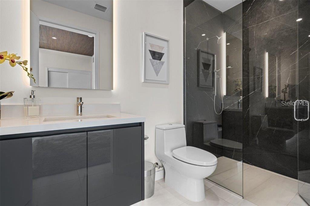 Image 33 of 54 For 111 Golden Gate Point 802ph