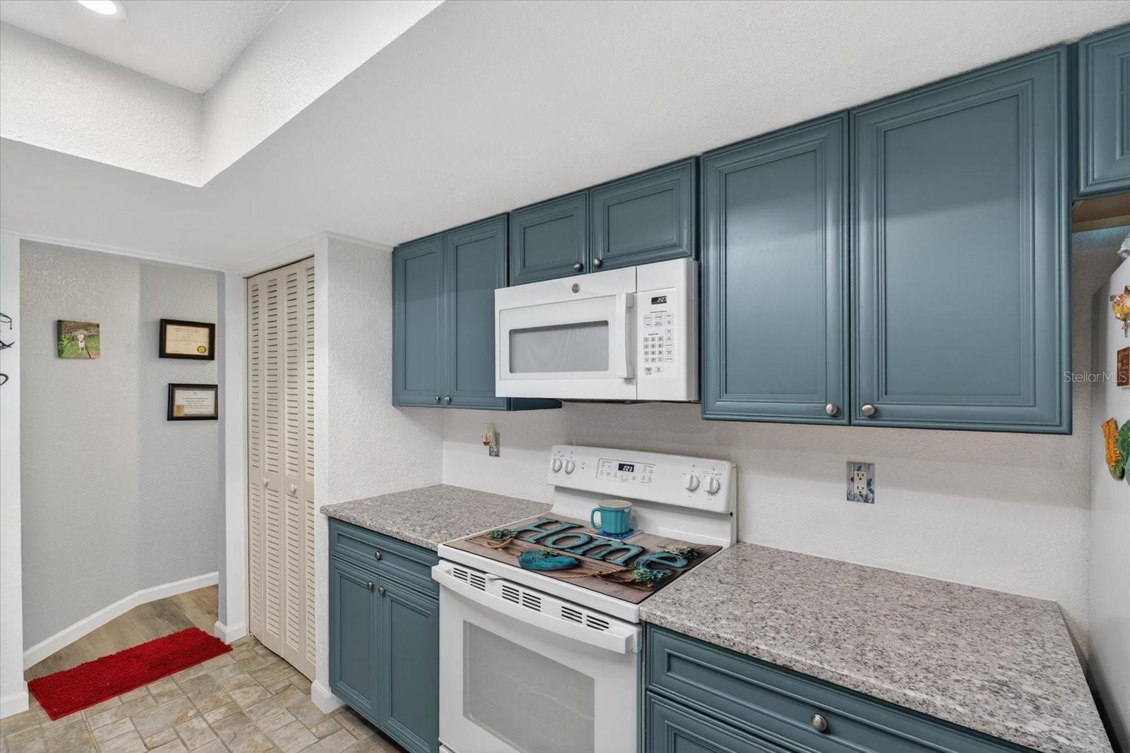 Image 14 of 44 For 4075 Drance Street