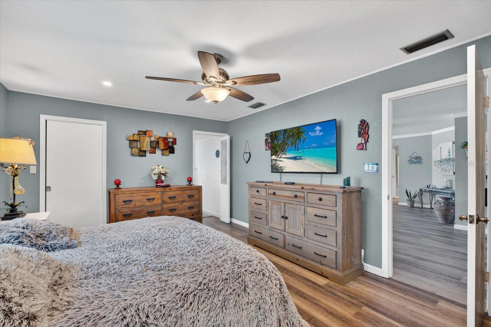 Image 17 of 44 For 4075 Drance Street