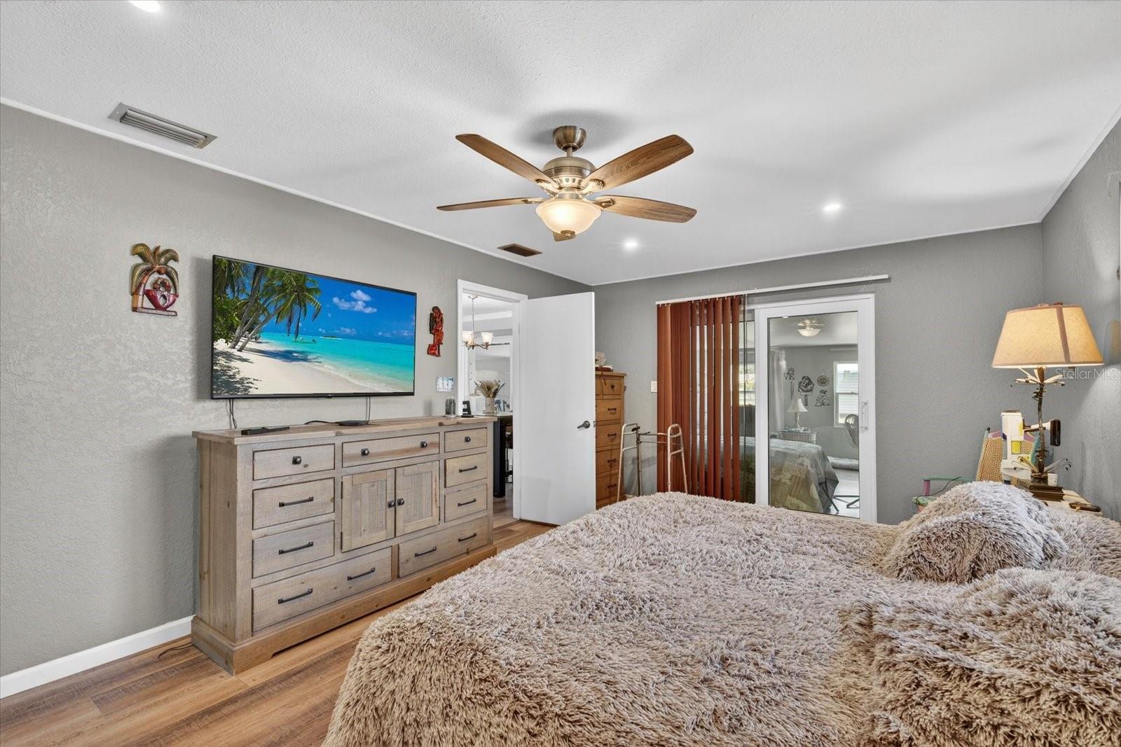 Image 19 of 44 For 4075 Drance Street