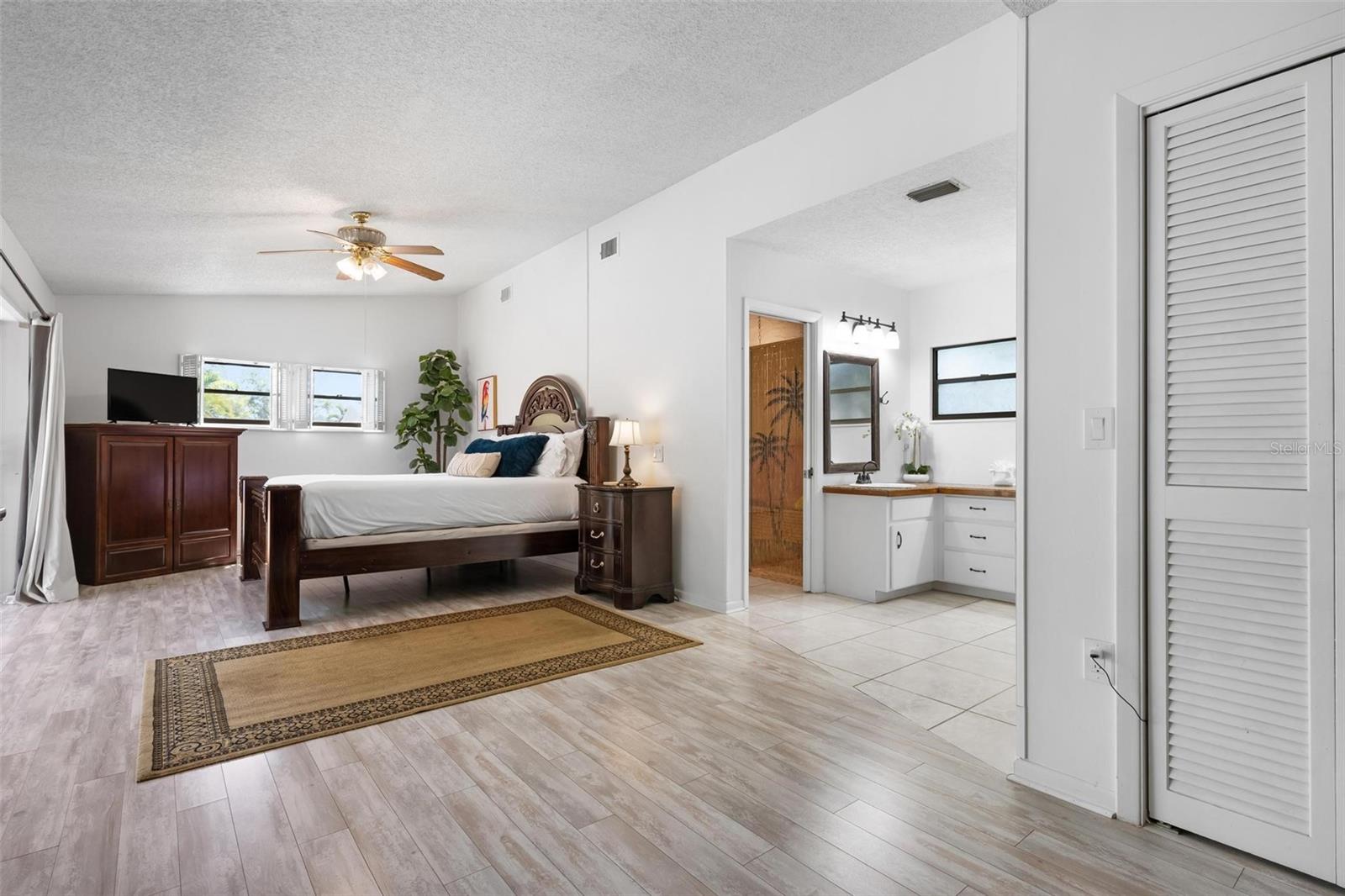 Image 19 of 53 For 6201 6th Avenue Nw