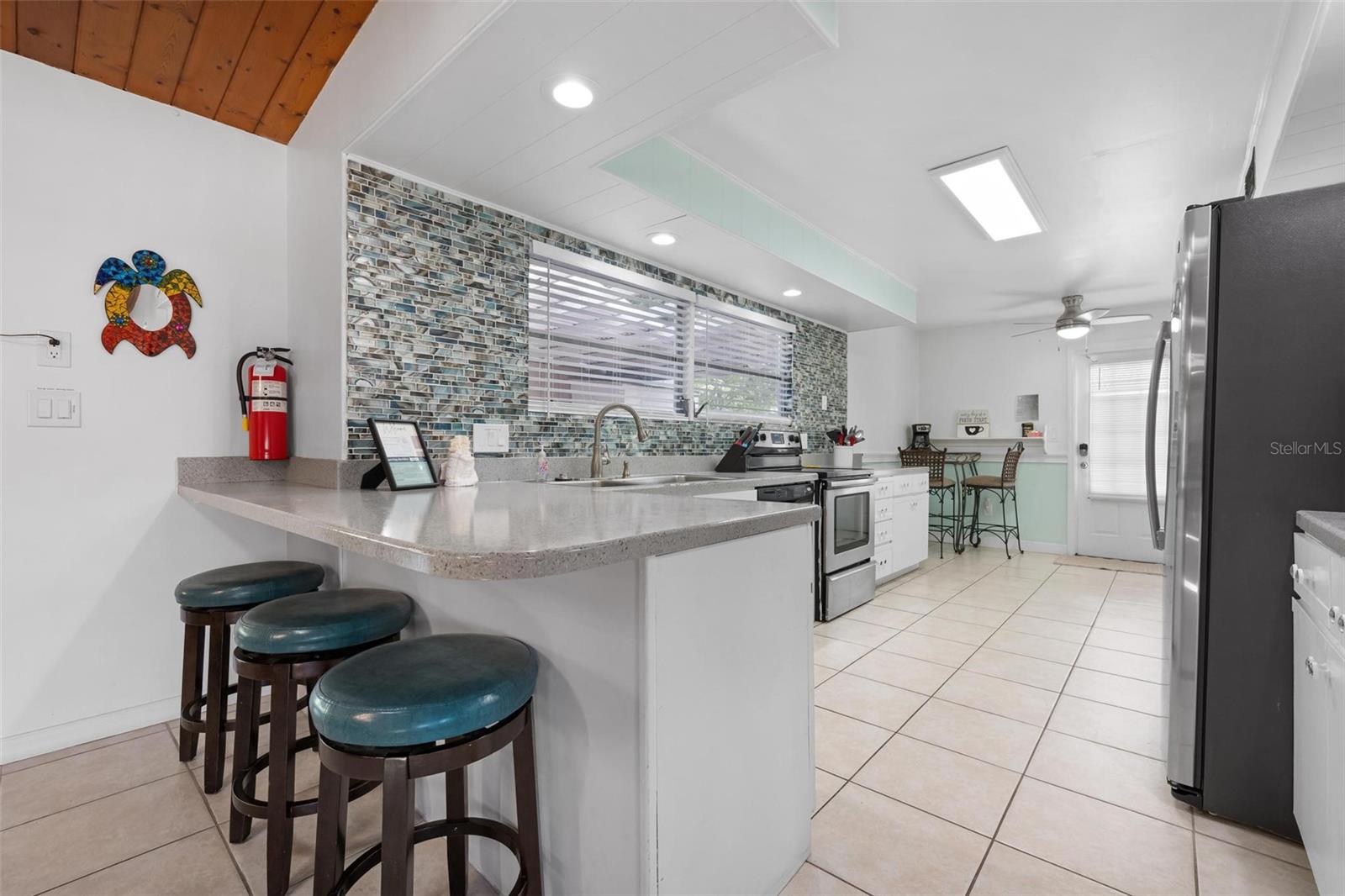 Image 23 of 53 For 6201 6th Avenue Nw