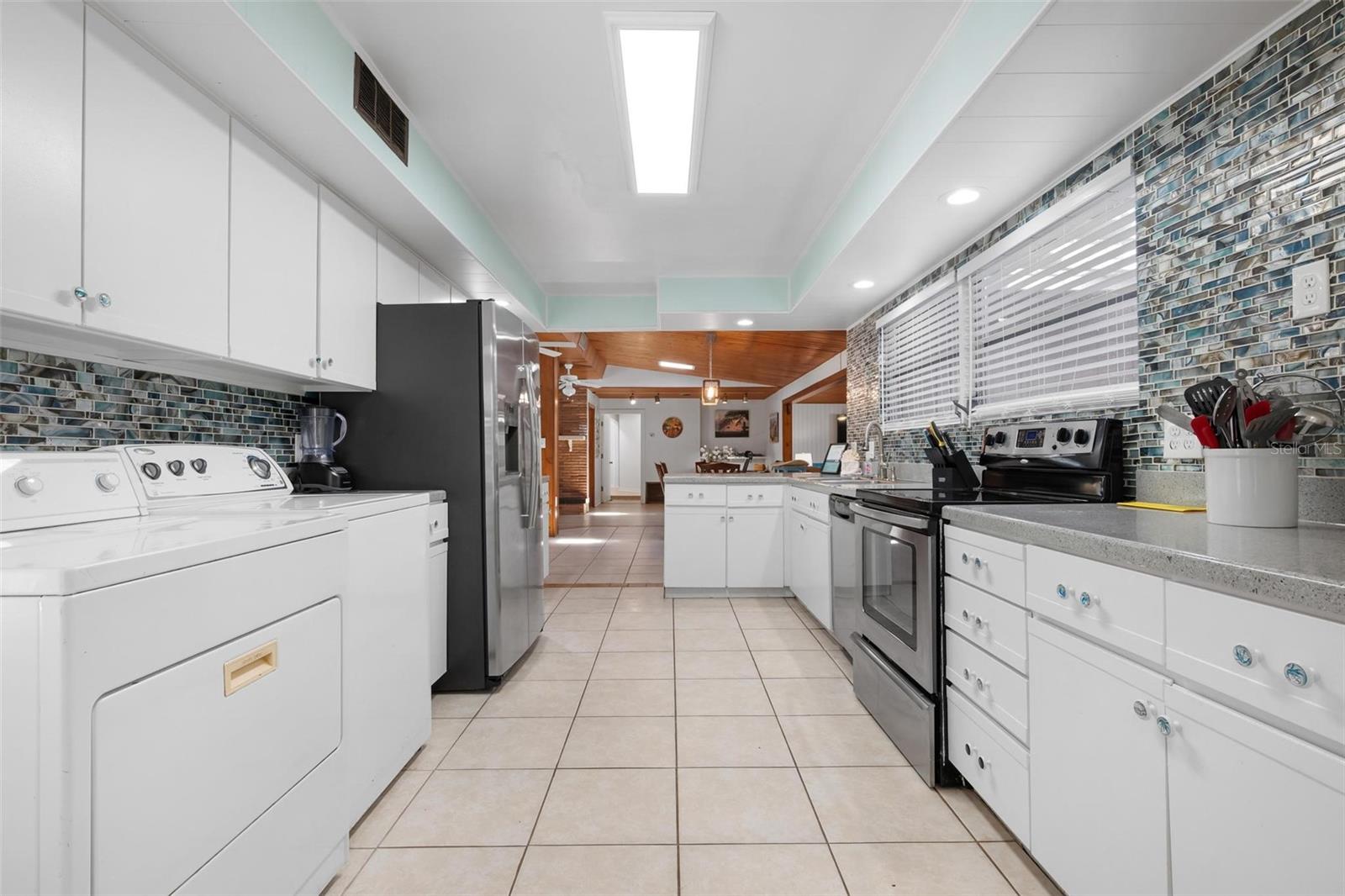 Image 24 of 53 For 6201 6th Avenue Nw