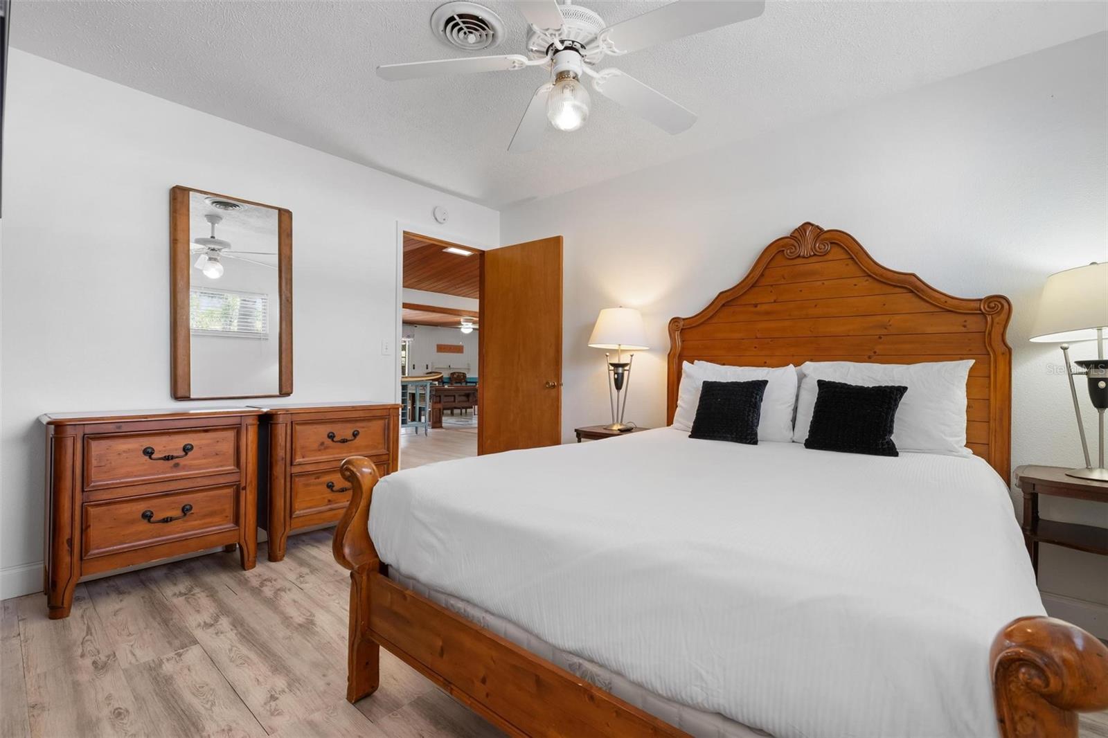 Image 30 of 53 For 6201 6th Avenue Nw