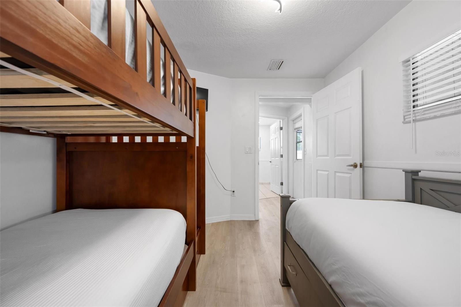 Image 37 of 53 For 6201 6th Avenue Nw