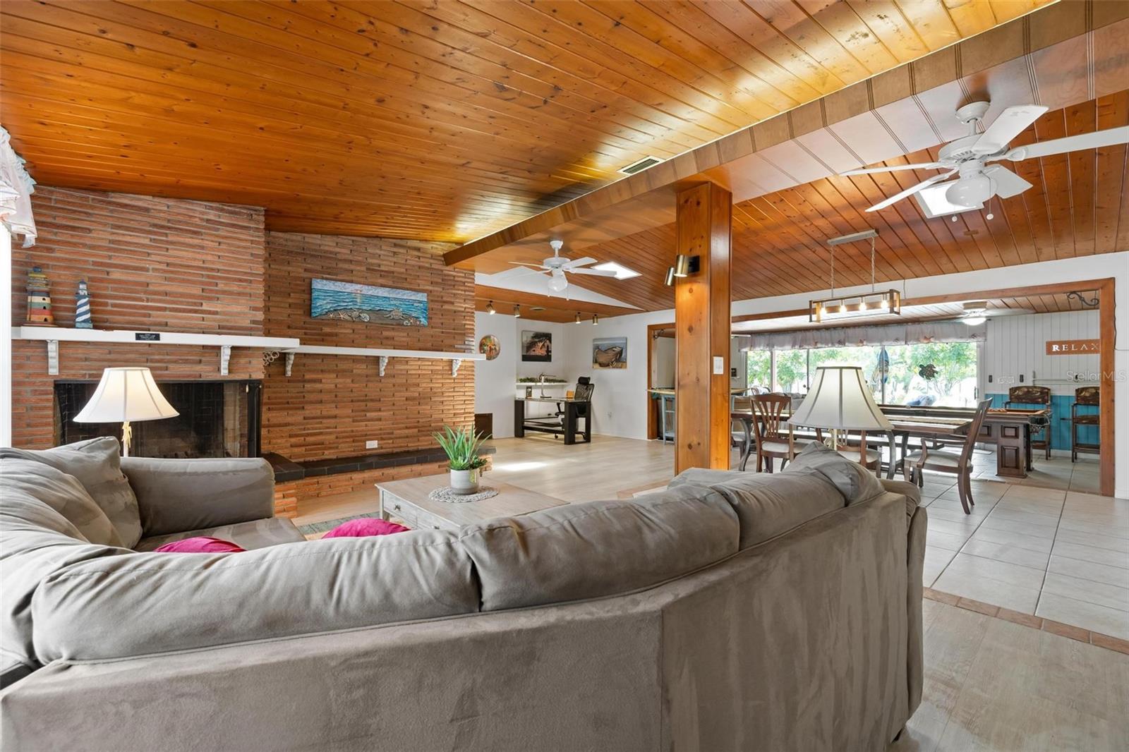 Image 42 of 53 For 6201 6th Avenue Nw