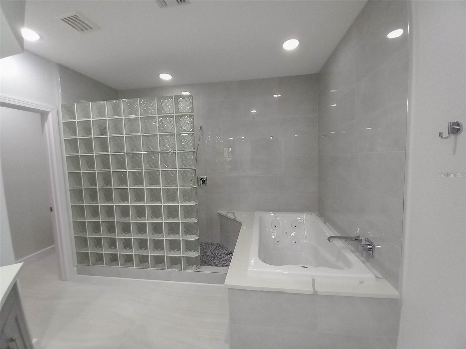 Image 16 of 78 For 360 Gulf Of Mexico Drive 312