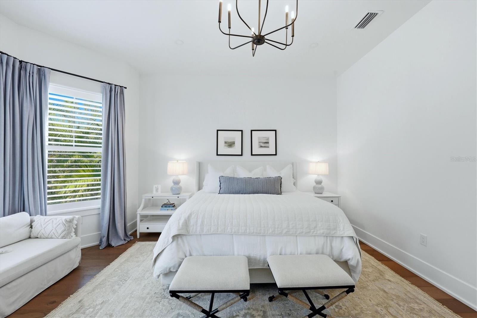 Image 20 of 70 For 1686 North Drive