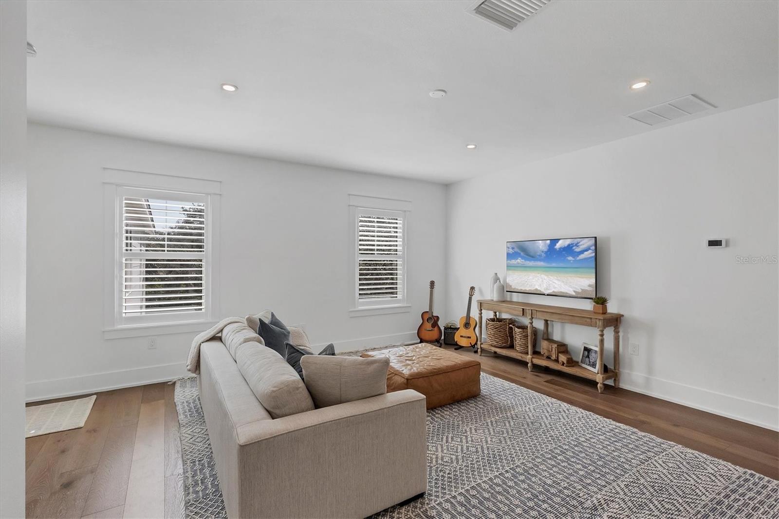 Image 26 of 70 For 1686 North Drive