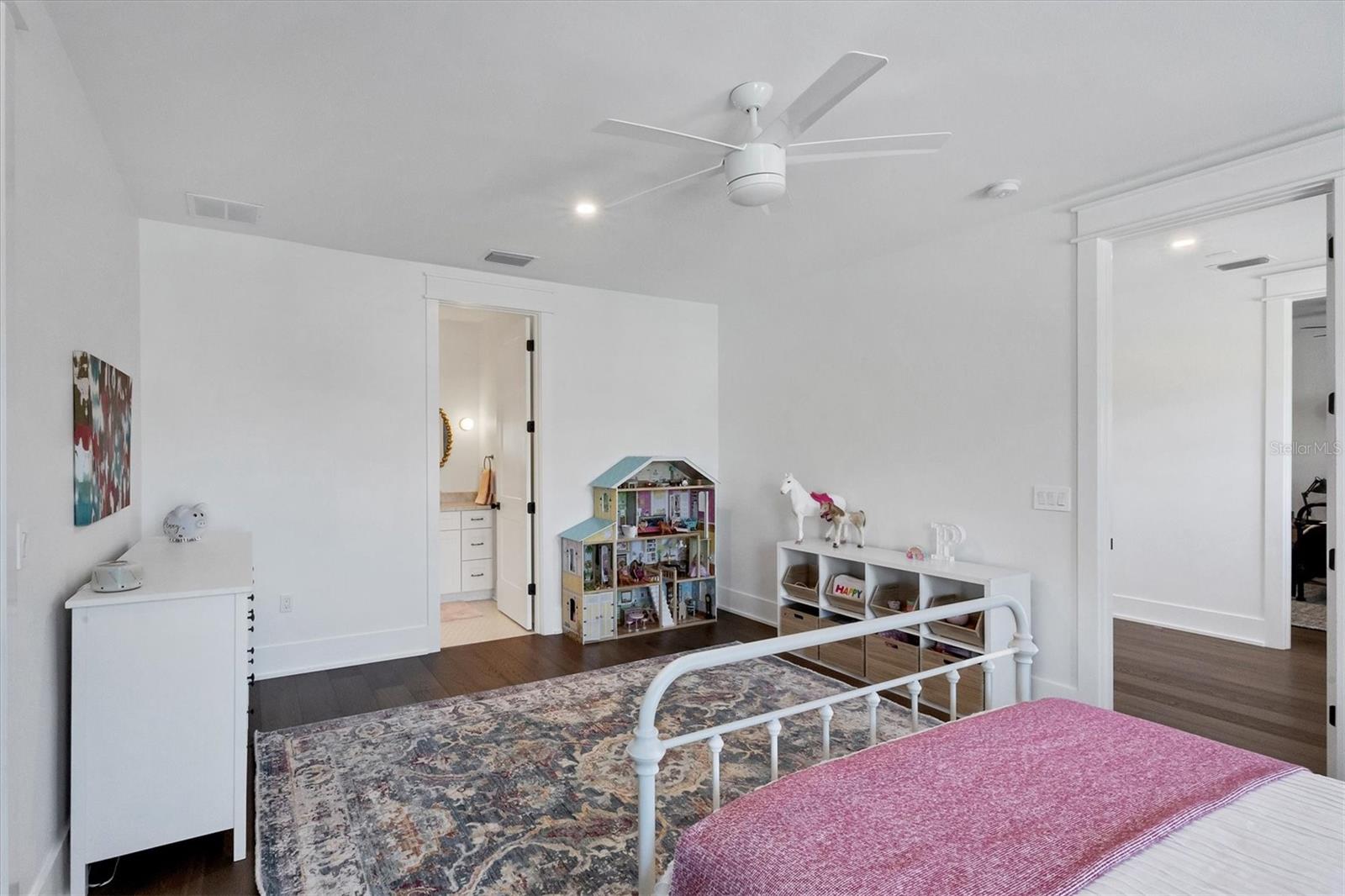 Image 37 of 70 For 1686 North Drive