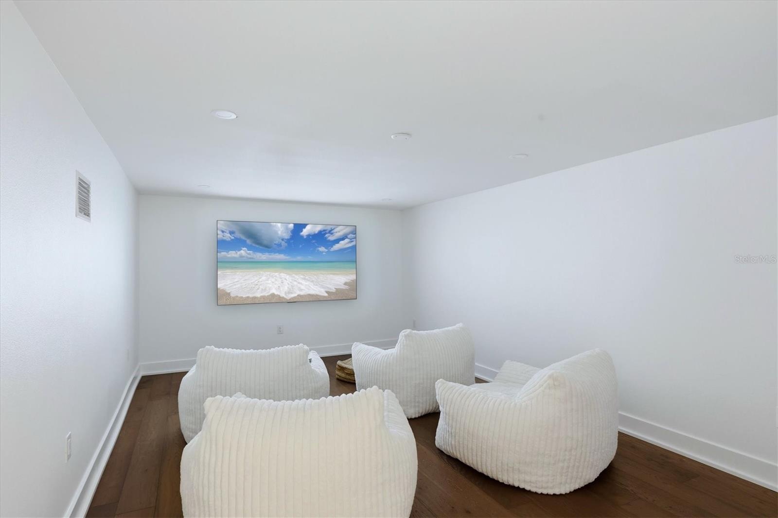 Image 42 of 70 For 1686 North Drive