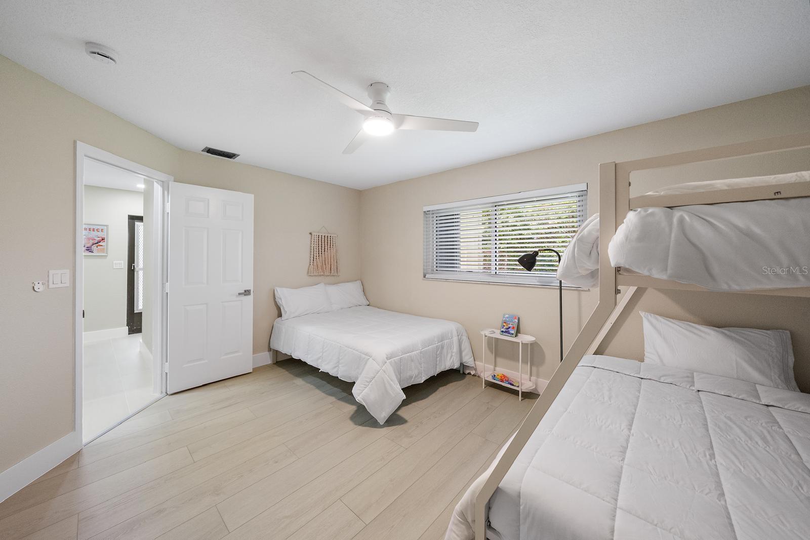 Image 29 of 47 For 3041 Clifford Street