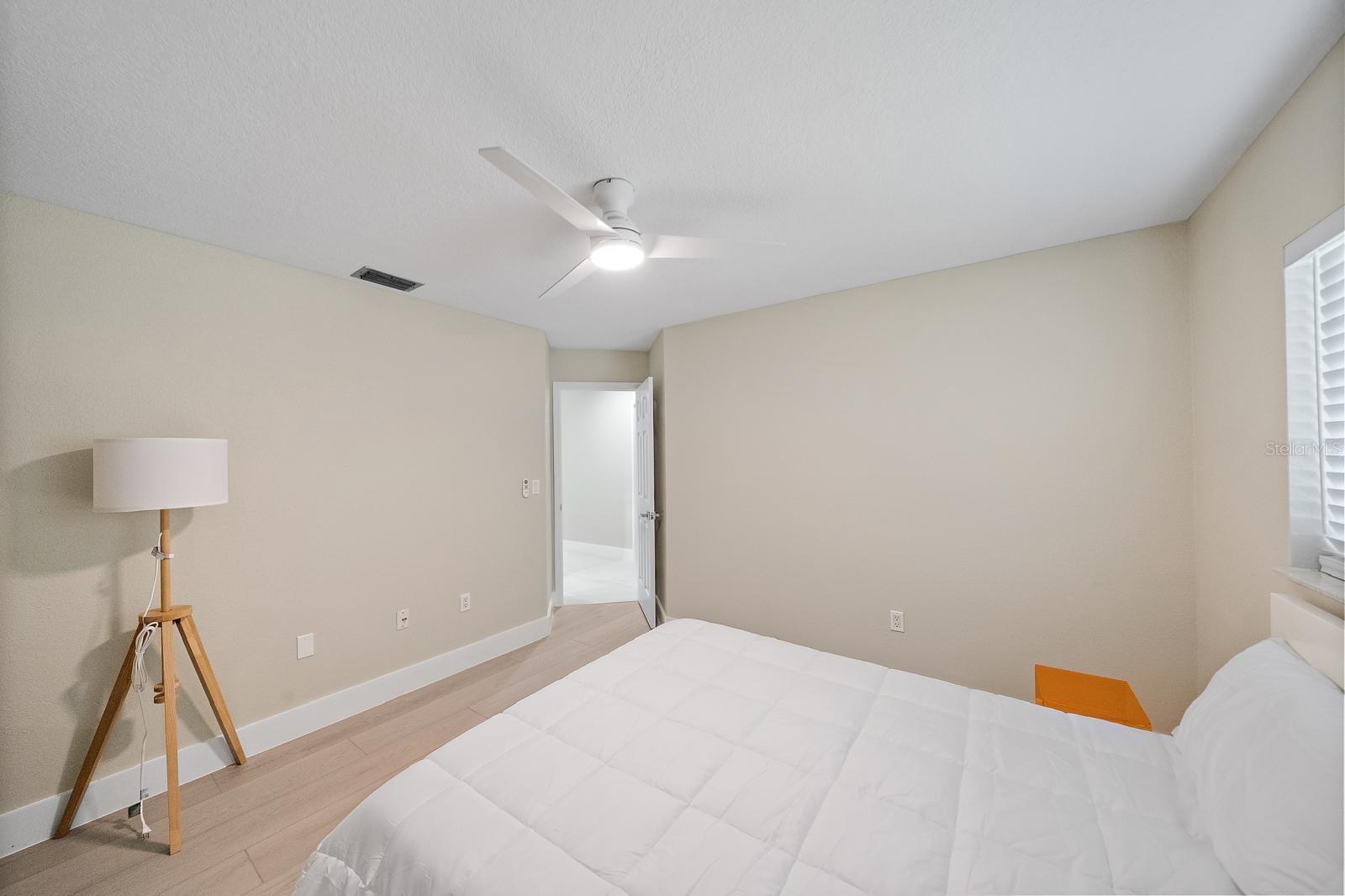 Image 32 of 47 For 3041 Clifford Street