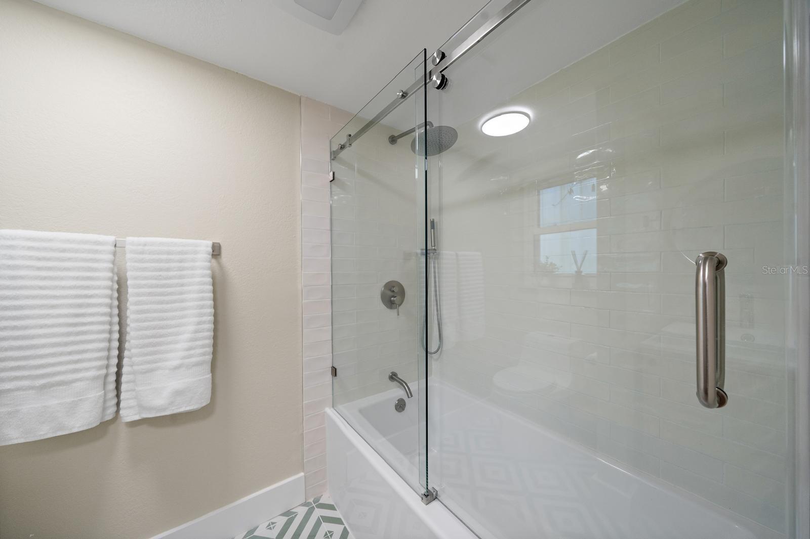 Image 34 of 47 For 3041 Clifford Street