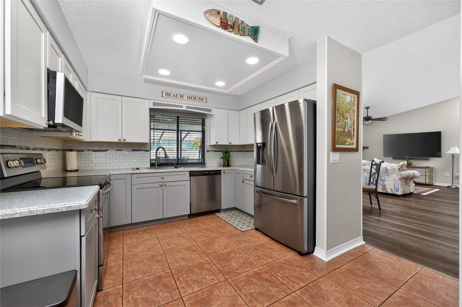 Image 13 of 67 For 9340 Saint Catherine Avenue