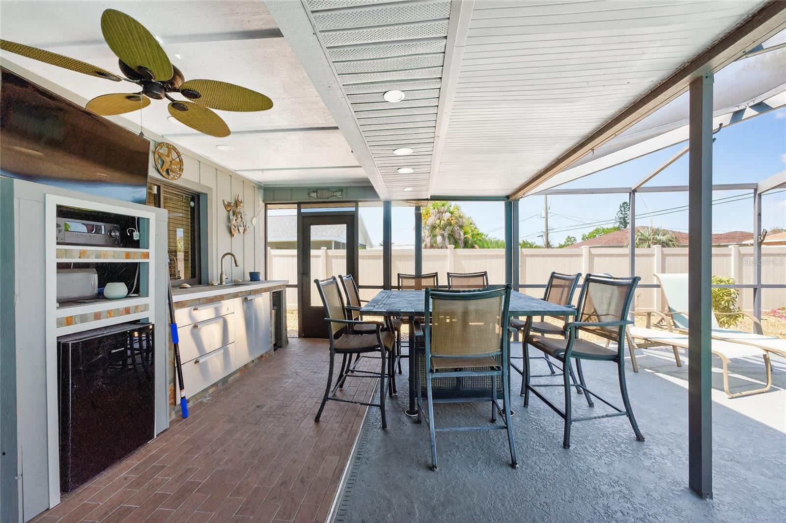 Image 33 of 67 For 9340 Saint Catherine Avenue