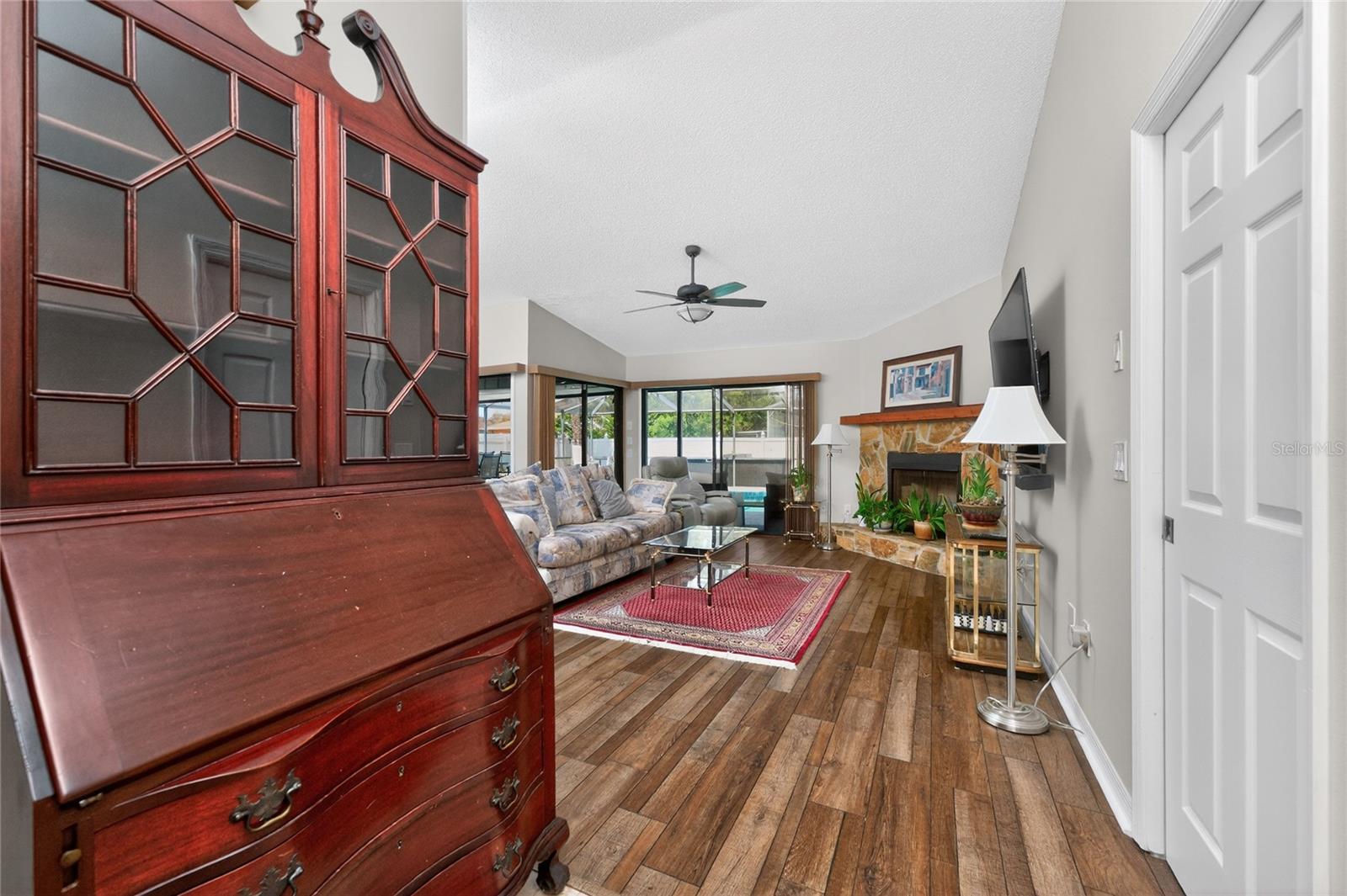 Image 4 of 67 For 9340 Saint Catherine Avenue