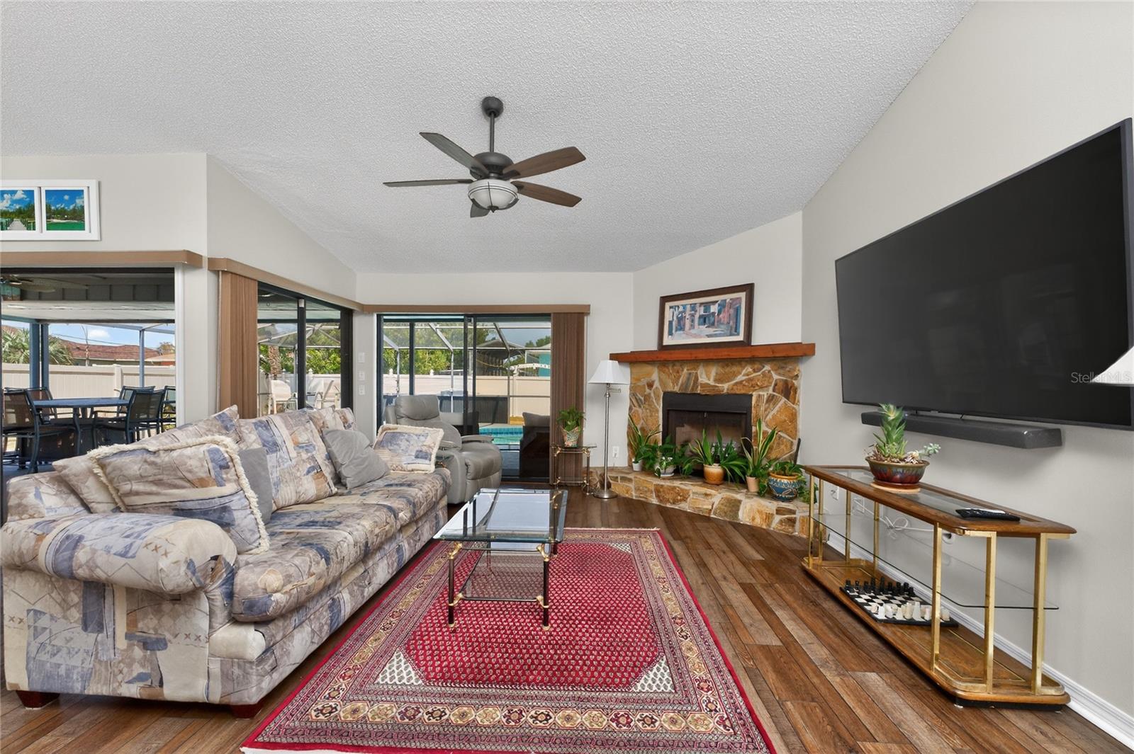 Image 9 of 67 For 9340 Saint Catherine Avenue