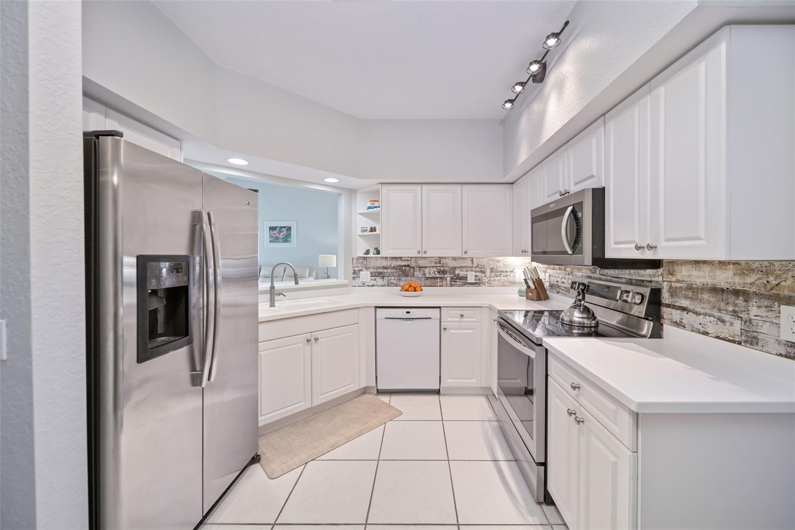 Image 14 of 54 For 7667 Sweetbay Circle 11-102