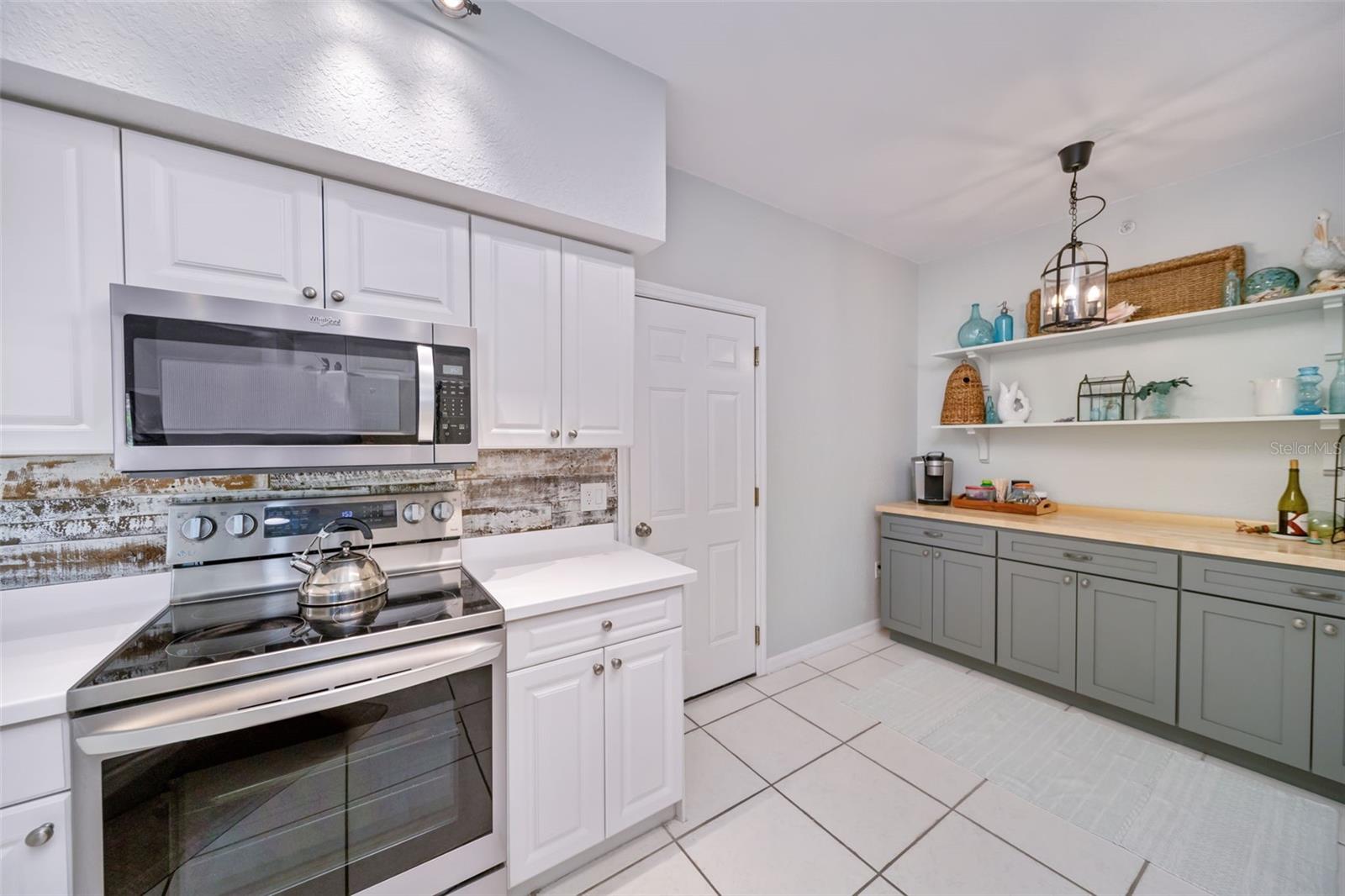 Image 17 of 54 For 7667 Sweetbay Circle 11-102