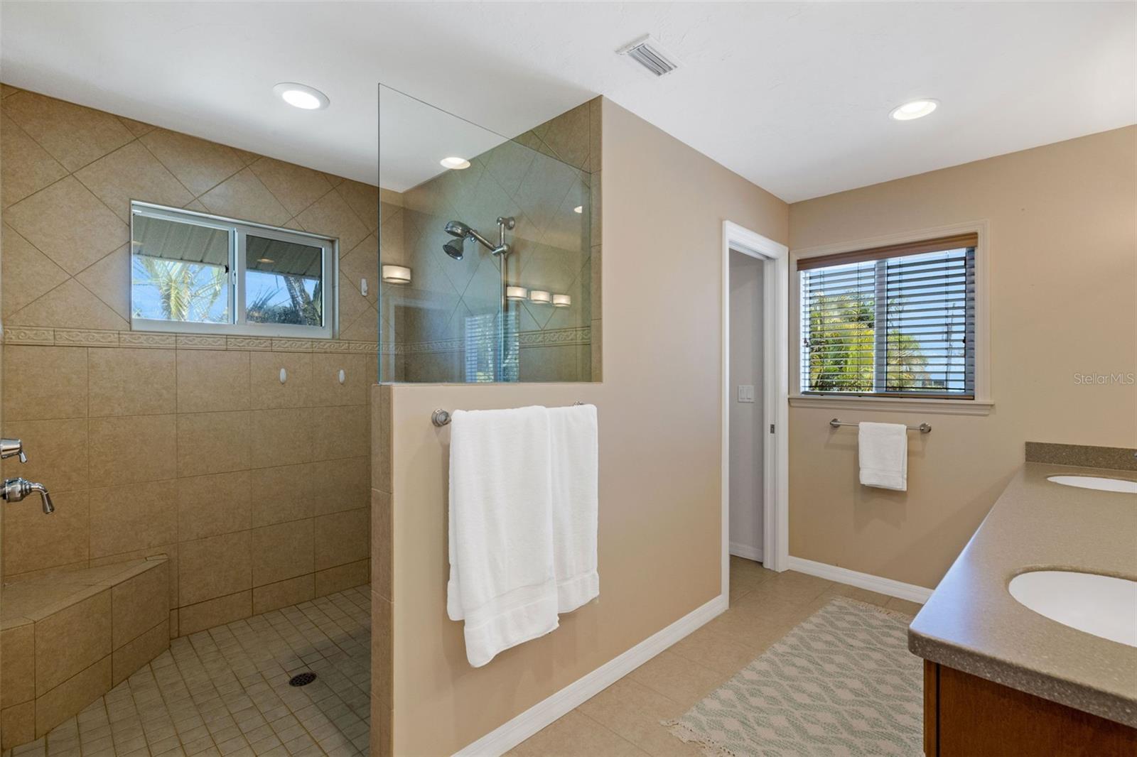 Image 25 of 58 For 700 El Dorado Drive