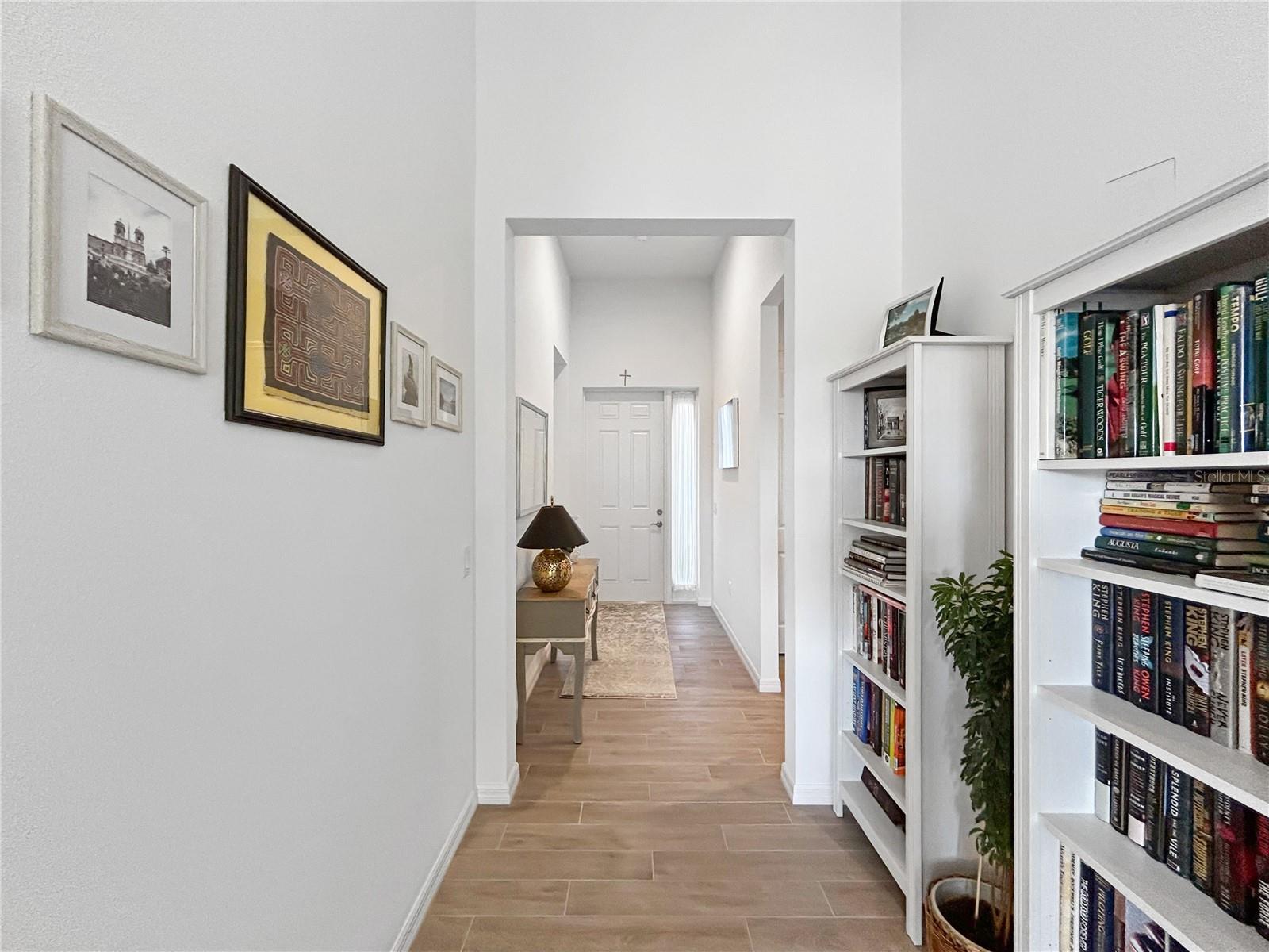 Listing photo id 12 for 12022 Goldenrod Avenue