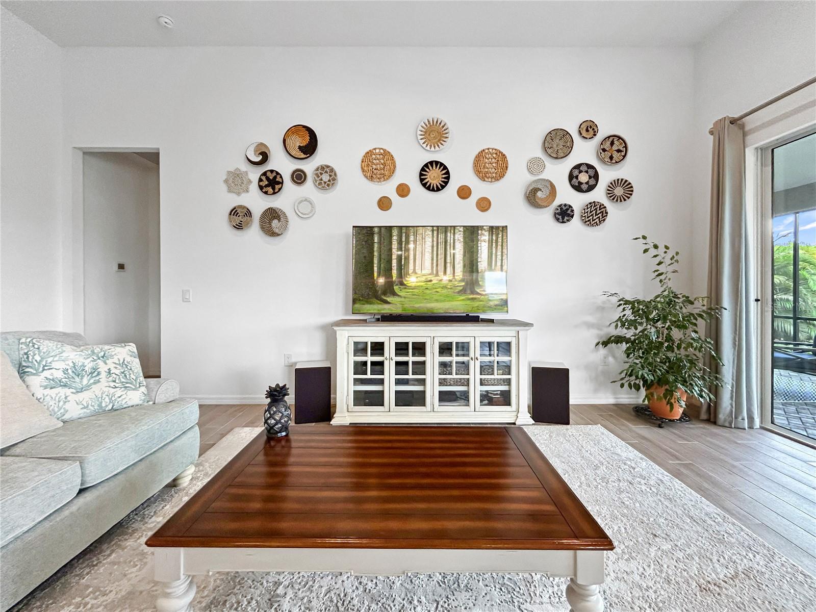 Listing photo id 15 for 12022 Goldenrod Avenue