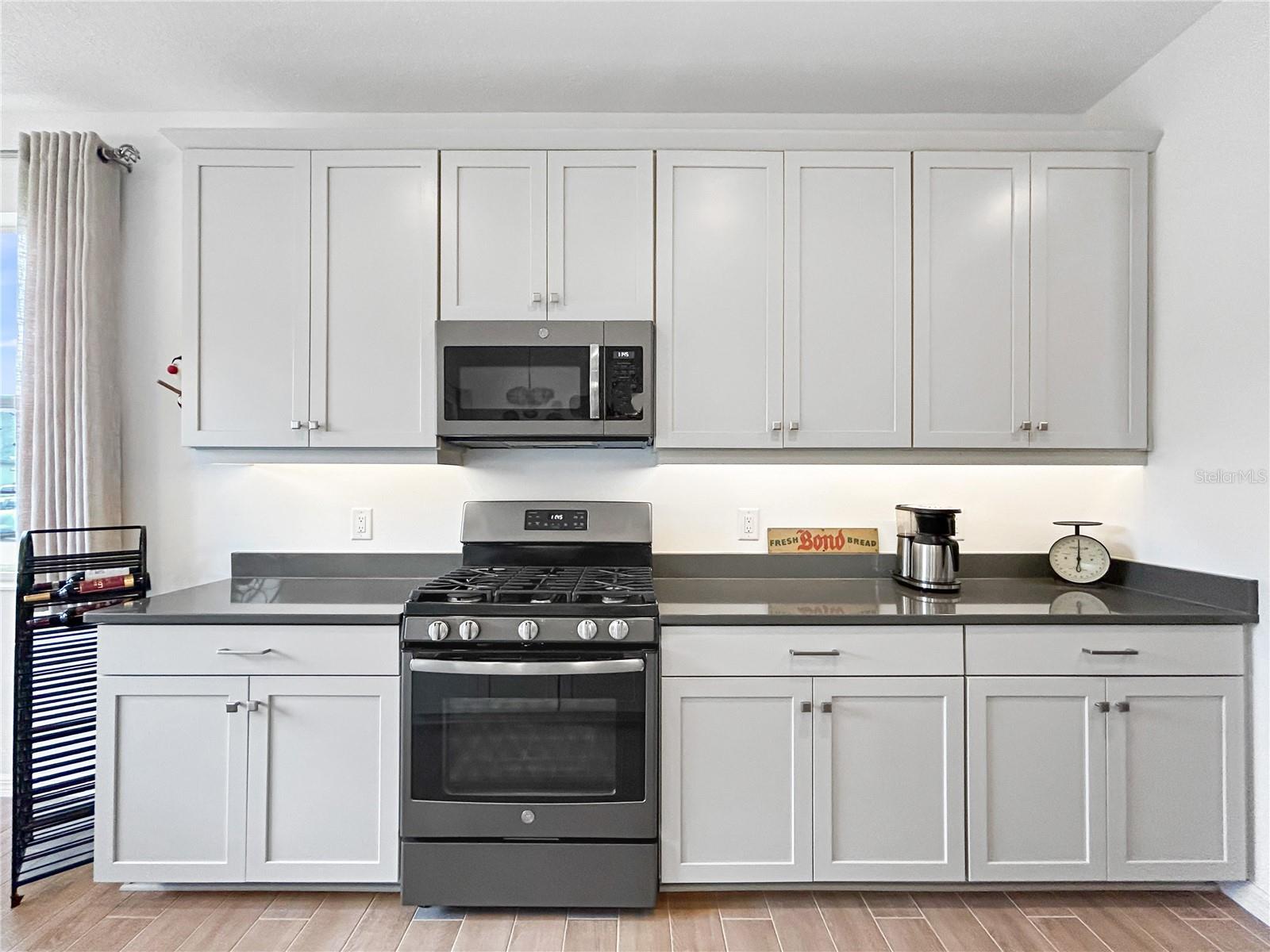 Listing photo id 24 for 12022 Goldenrod Avenue