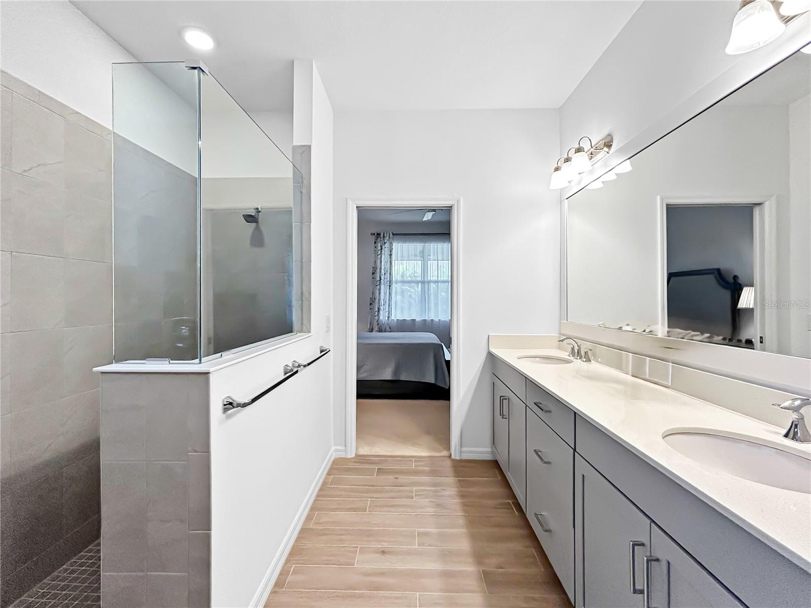 Listing photo id 29 for 12022 Goldenrod Avenue