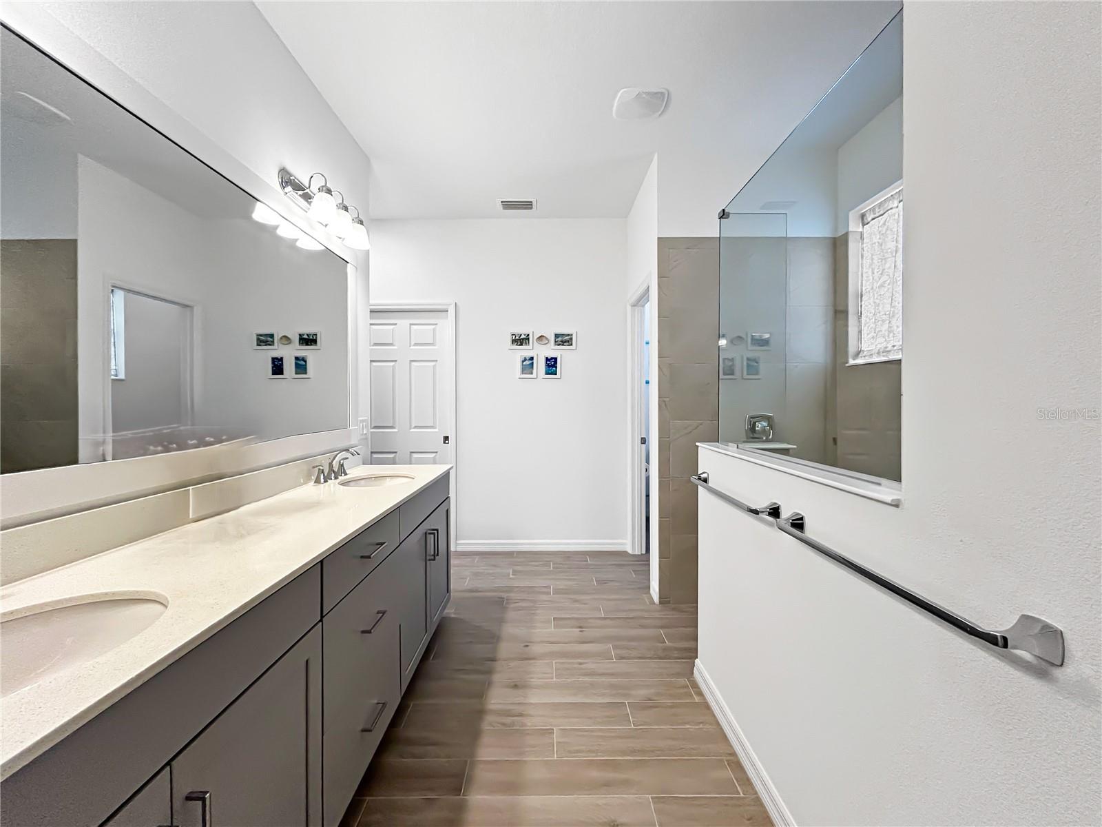 Listing photo id 30 for 12022 Goldenrod Avenue