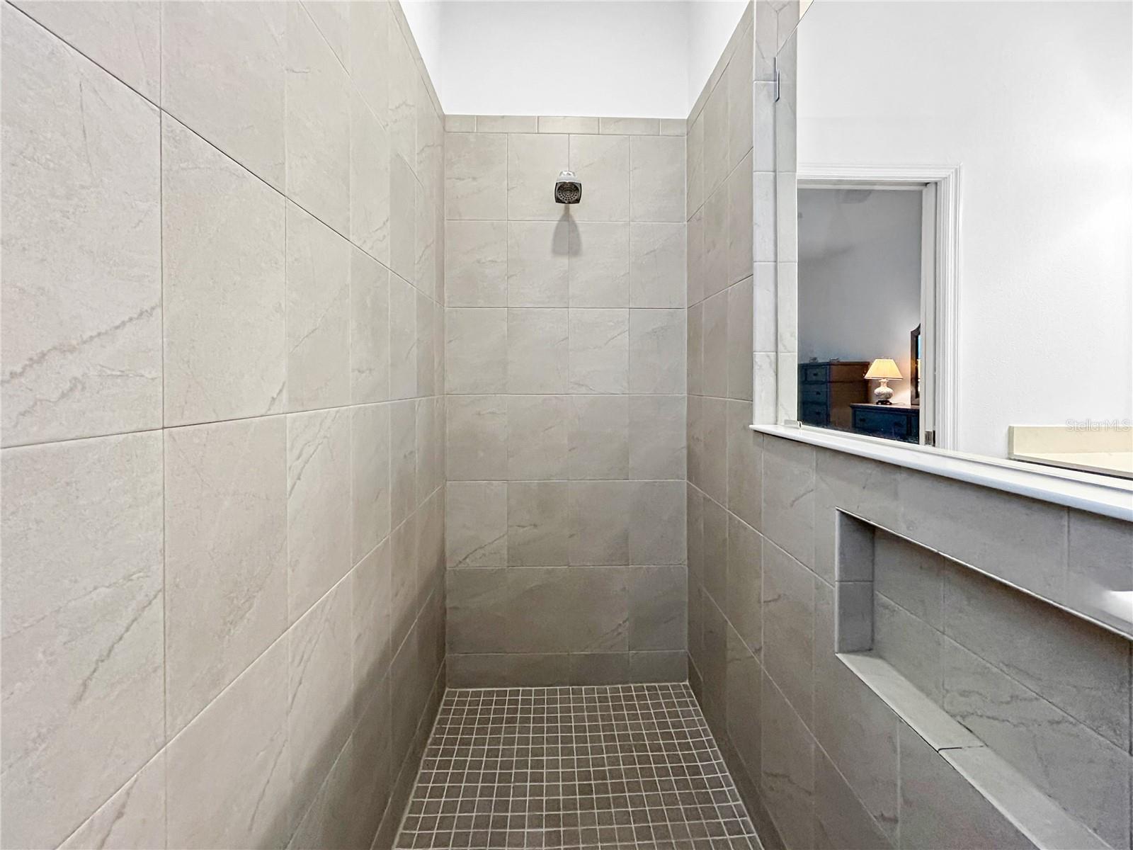 Listing photo id 34 for 12022 Goldenrod Avenue