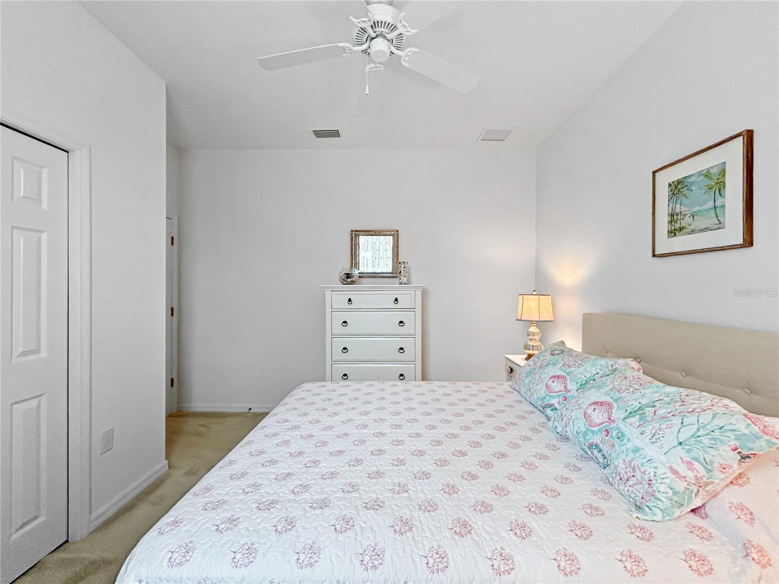 Listing photo id 37 for 12022 Goldenrod Avenue