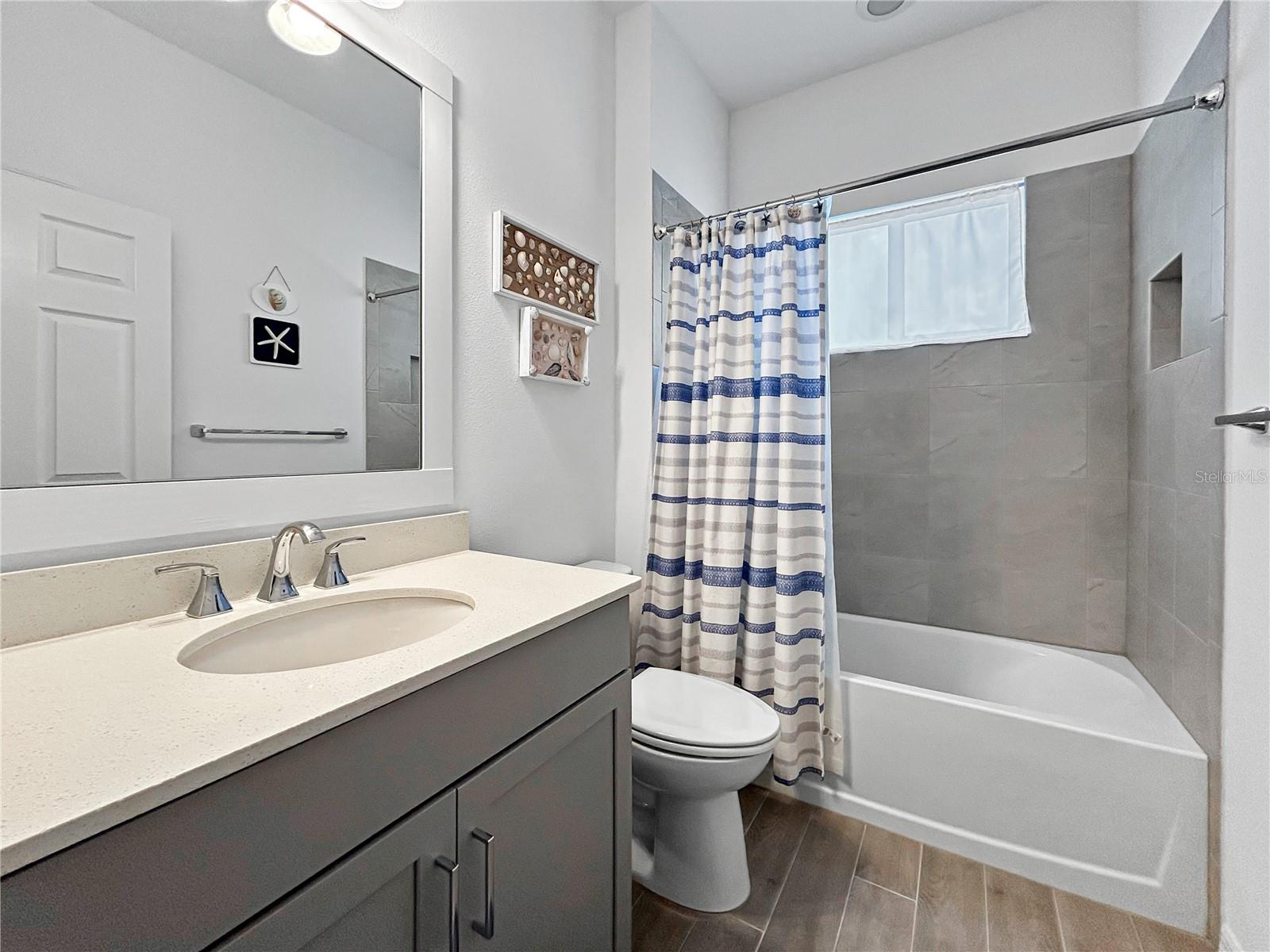 Listing photo id 39 for 12022 Goldenrod Avenue