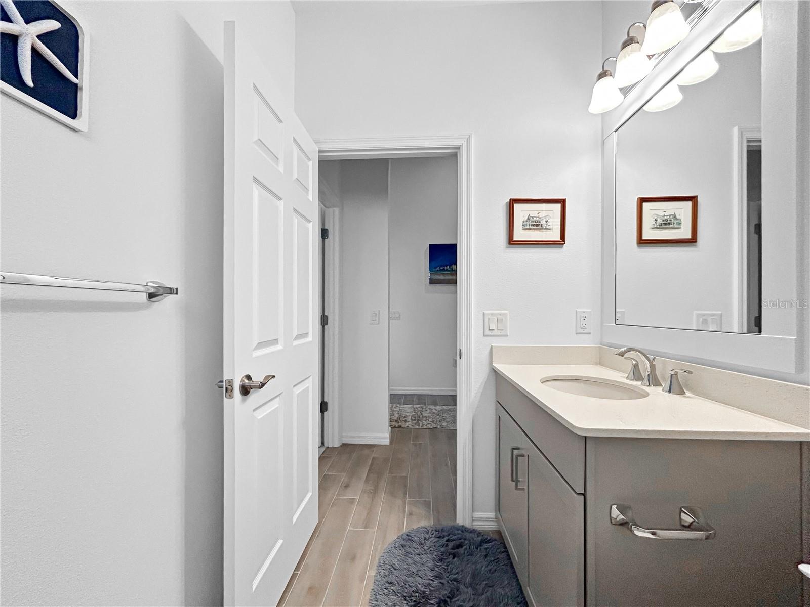 Listing photo id 40 for 12022 Goldenrod Avenue