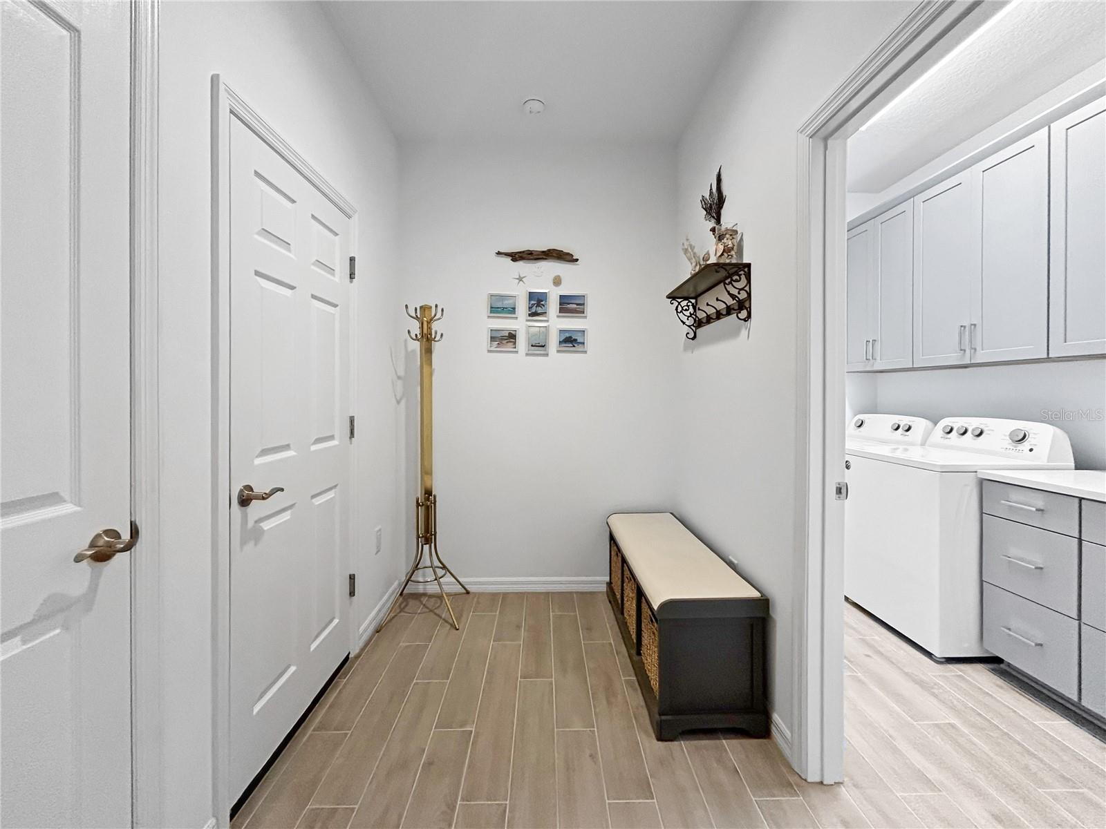 Listing photo id 46 for 12022 Goldenrod Avenue