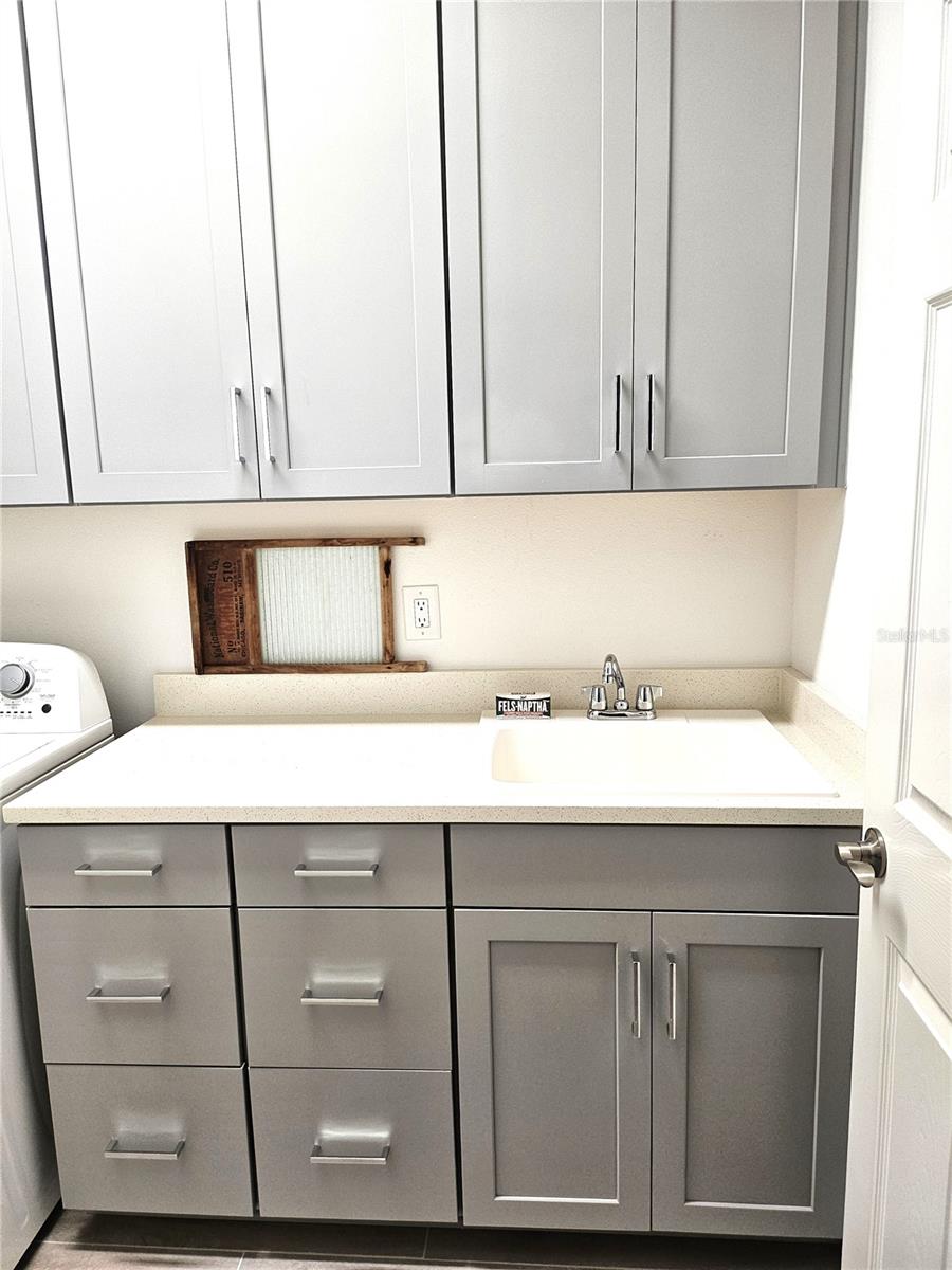 Listing photo id 47 for 12022 Goldenrod Avenue